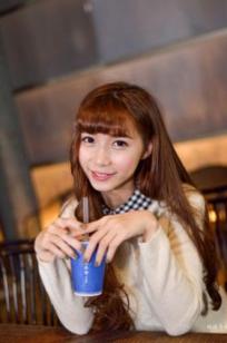 台湾正妹TiTi Yang夜拍写真集：都市街头演绎清新甜美邻家女孩风