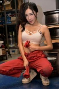 台湾正妹赵芸Syuan《美颜的汽车修理工》写真集，维修工厂风格诱惑私房照