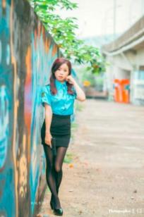 台湾正妹赖筱菁《中彰桥下》女警制服诱惑，户外黑丝美腿写真集