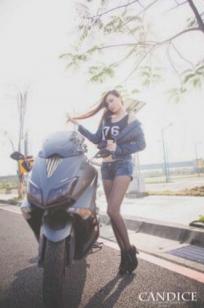 台湾正妹蔡译心Candice《动感时尚机车女郎》户外街拍写真，冷艳气质大长腿尽显帅气美感