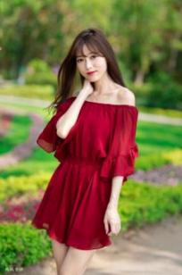 台湾正妹Lady憶憶/彭丽嘉《士林官邸》户外写真，优雅红裙清纯气质女神清新街拍