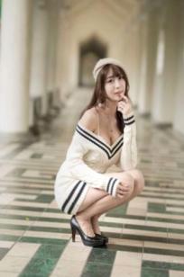 台湾正妹陈奕洁《中正纪念堂》花海户外私房写真，清新甜美气质名媛街拍套图