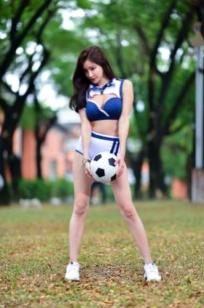台湾正妹詹艾葳Avril客家文物馆户外写真，化身性感足球宝贝，尽显运动活力与曼妙身材诱惑[83P]