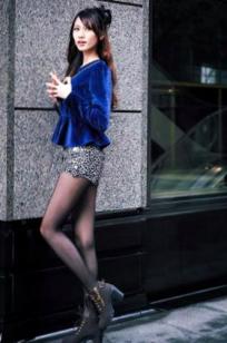 台湾美女蔡译心Candice台北街拍写真集，信义商区与东区时尚穿搭，极致美腿演绎都市清新气质