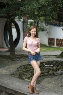 台湾正妹Queenie/Q尼粉色修身上衣搭配牛仔热裤户外街拍写真集[99P]