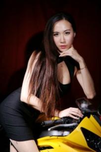 台湾正妹Dora妍希演绎黑色蕾丝诱惑，精选唯美私房棚拍写真集
