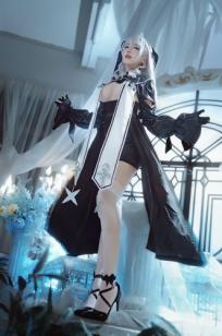 宫本桜 - 碧蓝航线阿尔及利亚高清cosplay写真集，冷艳哥特风制服诱惑，绝美银发少女极致出镜 [21P]