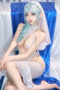 过期米线喵喵《忏悔录》银色抹胸露背礼服唯美Cos，圣女主题极致诱惑写真，尽显女神魅力