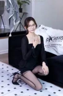 BoBoSocks袜啵啵 香菜-黑丝高跟诱惑，知性眼镜御姐私房居家写真
