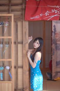 Shika小鹿鹿日式榻榻米蓝裙私房写真，清新纯欲风展现动人曲线，极具治愈感的日系美少女[16P]