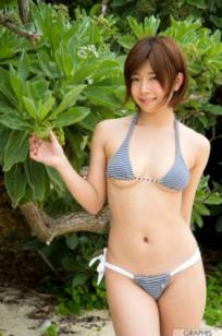 Graphis_紗倉まな《Kisses From You》户外海边黑丝比基尼私房写真集[43P]