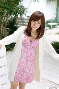 Graphis小岛みなみ写真集：展现童颜巨乳、性感私房诱惑与大胆秀美臀的迷人魅力