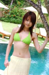 Graphis_吉沢明歩《Like a Virgin》精选写真集：清新比基尼度假风、泳池畔的日系甜美尤物