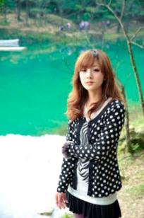 台湾女神果子MM新山梦湖户外写真：气质清新甜美，治愈系人像摄影作品