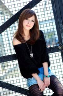台湾网络女神果子MM华山艺文中心与228公园外拍写真，清新甜美气质户外街拍精选集