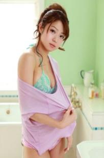中村静香写真集：性感比基尼诱惑，展现童颜巨乳极品曲线美，居家风格写真，令人沉醉的清纯女神