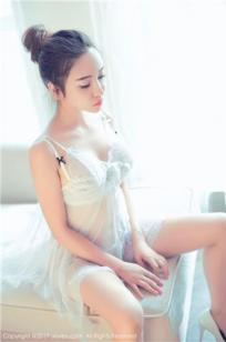 李梓熙写真放松 白色蕾丝睡衣