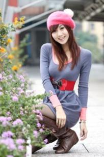 台湾正妹Angel清新甜美户外街拍写真，黑丝搭配时尚穿搭展现灵动女神范儿