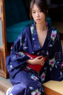 菜乃花写真集：榻榻米上的慵懒私房照，复古和服与性感内衣的极致诱惑，展现昭和风韵的女神魅力