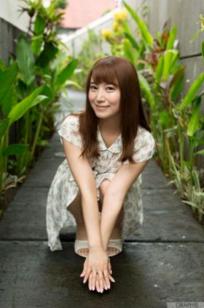 Graphis初川みなみ《Ladylike cute girl!》清纯校服与泳池戏水系列写真