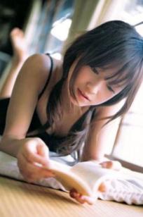 PB写真集_龟井絵里 《ERI》 清新比基尼与时尚街拍，呈现少女灵动感与治愈气息