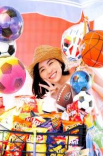 松井珠理奈《Jurina》清新活力写真，展现青春灵动魅力与街头时尚穿搭，百变风格尽显偶像气质