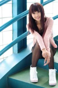 台湾正妹希希清新街拍写真，户外黑丝长腿唯美俏皮装扮