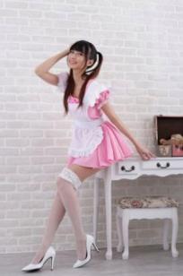 台湾正妹蔡译心可爱女仆系列写真：粉色制服诱惑与温馨卧室私房感，清纯甜美演绎心动瞬间