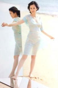 PB写真集_山本彩《SY》高清美图：清纯短发、比基尼泳装诱惑，摄影大师LESLIE KEE镜头下的夏日灵动尤物