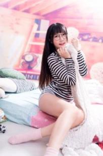 台湾正妹乔乔儿写真《琴棚电玩少女DVA》：角色扮演游戏风格与慵懒居家私房照合集