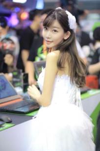 台湾网红陈潇微博自拍写真合集：粉嫩甜美少女居家休闲风与生活日常精选