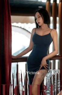 UGirlsApp尤果圈爱尤物-2448-果儿-《爱情乐章》：短发女神复古紧身裙写真，极致曼妙曲线演绎优雅诱惑