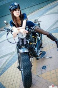 台湾正妹林茉晶制服诱惑写真集，机车女警与职业空姐的多重魅力演绎