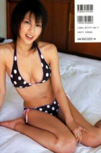 PB写真集_安田美沙子《微熱》清纯泳装沙滩度假与街头活力写真[71P]
