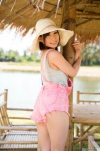 Graphis_长谷川るい《Pleasant Vacation》写真集，高颜值女神居家私房秀，泳池边清纯诱惑，极致展现绝美臀部曲线