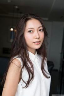 Graphis_三田羽衣《Nude》情人节特辑：室内私房高清写真，极品蕾丝内衣展示曼妙曲线，优雅气质与性感诱惑并存 [23P]