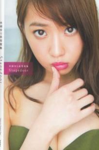 木﨑ゆりあ写真集《Stagedoor》户外实景清新街拍系列 [135P]
