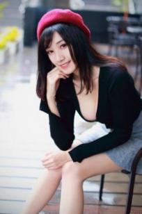 台湾正妹璟乐（段璟乐）大安森林公园时尚写真：都市清新、酷帅高冷女神街拍风格