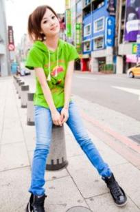 台湾正妹张凯洁（果子MM）户外街拍写真，西门町与植物园清新元气私房视觉