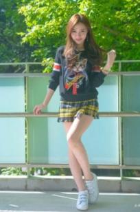 台湾正妹苏小立花博新生公园户外街拍，校花系列清新风格甜美写真