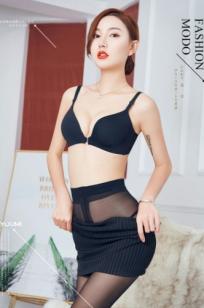 YouMi尤蜜-2019.01.06-M梦baby-《倾城丽人》性感私房写真，极致诱惑曲线尽显，黑丝职场风与蕾丝裙装尽显冷艳女神气质，绝美视觉盛宴