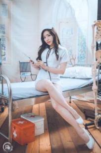 台湾正妹谢立琪《谢雨琪の护士》私房写真：制服诊室诱惑与浴室湿身撩人魅力，演绎极品护士风情