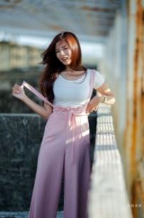 台湾正妹_ 方唯真《吊带裤+校服系列》清新户外治愈写真，青春元气少女制服诱惑，气质甜美迷人，[63P]
