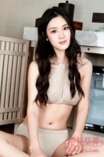 KelaGirls克拉女神汤怡《驯养爱情》：简约针织私房大片，展现冷艳气质与背影诱惑