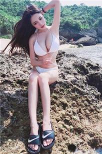台湾辣妹张瑜庭 海滩比基尼的炸裂感