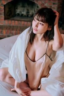《FRIDAY GOLD 似鳥沙也加 A to Z vol.17》日本女神私房室内性感诱惑写真