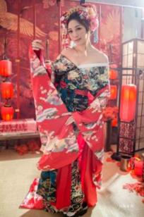 台湾正妹彭琁写真集：娇艳华丽花魁与纯欲风护士双重视觉冲击，角色扮演特色写真合辑