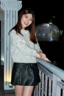 台湾正妹黄品瑄《板桥耶诞城夜拍》圣诞装束与冬日街拍美腿写真集