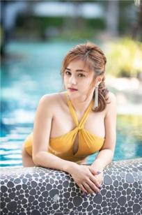 泰国水妹妹「ChomviEw」泳装造型太逼人
