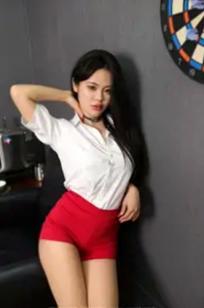 IESS异思趣向 兔兔《性感红裤（上）》职业白衬衫配紧身热裤秀长腿，优雅高跟鞋尽显迷人女神气质，私房写真摄影